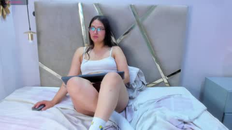 mariiefox online show from September 2025 12:06:01 PM