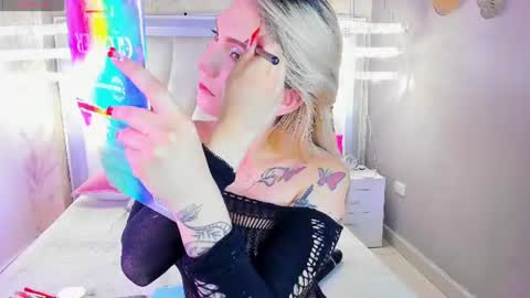 Snapshot of mariluu_ chatting on June 2026 01:01:02 PM Mariluu online show from June 2026 01:01:02 PM