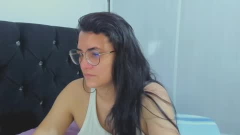 Snapshot of marilyn_garcia chatting on December 2024 05:22:01 PM MARILYN SEXY online show from December 2024 05:22:01 PM