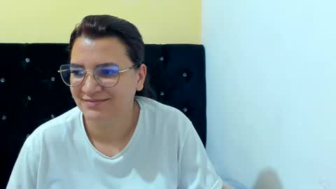 Snapshot of marilyn_garcia chatting on December 2024 12:04:01 PM MARILYN SEXY online show from December 2024 12:04:01 PM