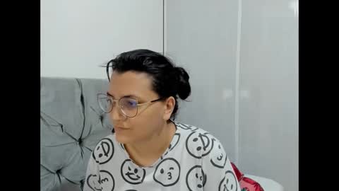 Snapshot of marilyn_garcia chatting on January 2025 11:33:01 PM MARILYN SEXY online show from January 2025 11:33:01 PM
