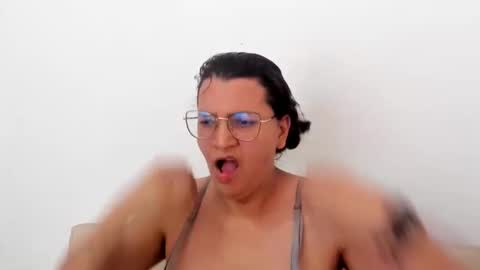 Snapshot of marilyn_garcia chatting on February 2025 05:51:02 PM MARILYN SEXY online show from February 2025 05:51:02 PM