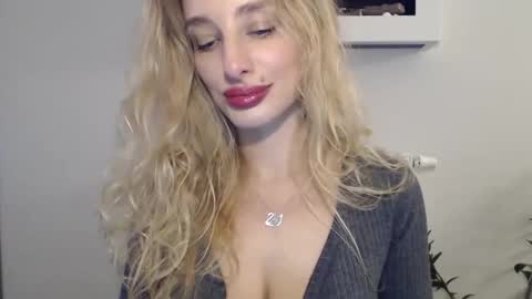 Snapshot of marilyndevilish chatting on December 2024 09:49:02 PM MarilynDevilish online show from December 2024 09:49:02 PM