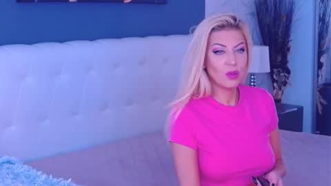 Snapshot of marimais chatting on September 2025 06:26:02 AM Mary Mais online show from September 2025 06:26:02 AM