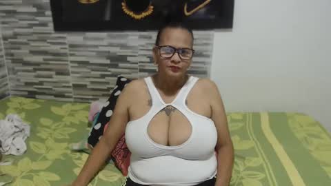 Snapshot of marinamilf chatting on January 2025 03:26:02 AM Marina online show from January 2025 03:26:02 AM