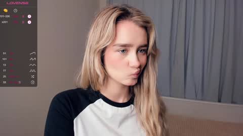 Snapshot of marionfuuller chatting on December 2024 06:10:02 AM Alivia. online show from December 2024 06:10:02 AM