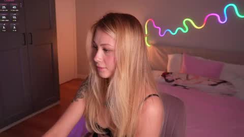 Snapshot of marisii chatting on April 2026 03:52:01 PM Mary online show from April 2026 03:52:01 PM
