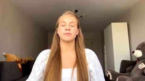Amelia online show from September 2025 09:22:02 AM