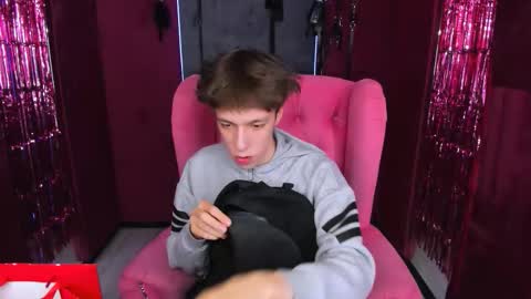 Mark online show from December 2025 01:29:02 PM