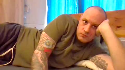 markus_7 online show from April 2026 11:02:02 AM