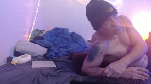 markymark101825061 online show from January 2025 10:41:01 PM