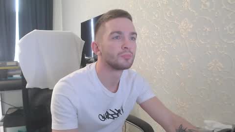 Snapshot of marselle_looker chatting on February 2025 09:37:01 AM Marselle online show from February 2025 09:37:01 AM