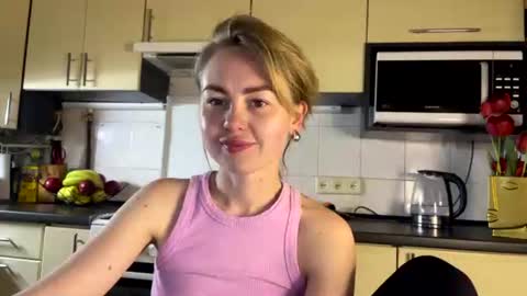 Snapshot of martaluna_ chatting on April 2026 08:53:02 PM Marta online show from April 2026 08:53:02 PM