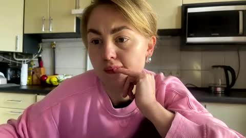 Snapshot of martaluna_ chatting on April 2026 09:11:02 AM Marta online show from April 2026 09:11:02 AM