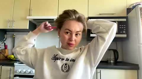 Snapshot of martaluna_ chatting on April 2026 07:09:01 AM Marta online show from April 2026 07:09:01 AM