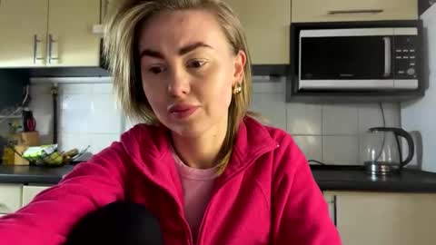 Snapshot of martaluna_ chatting on April 2026 03:58:01 PM Marta online show from April 2026 03:58:01 PM