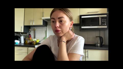Snapshot of martaluna_ chatting on May 2026 10:20:02 AM Marta online show from May 2026 10:20:02 AM