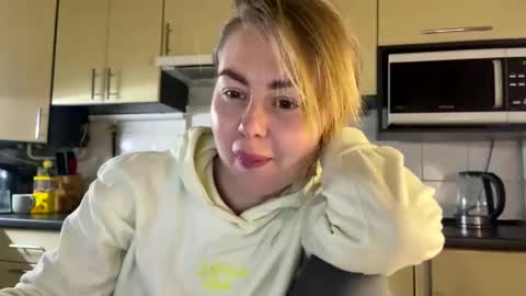 Snapshot of martaluna_ chatting on May 2026 08:17:02 PM Marta online show from May 2026 08:17:02 PM