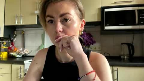 Snapshot of martaluna_ chatting on May 2026 11:38:02 AM Marta online show from May 2026 11:38:02 AM