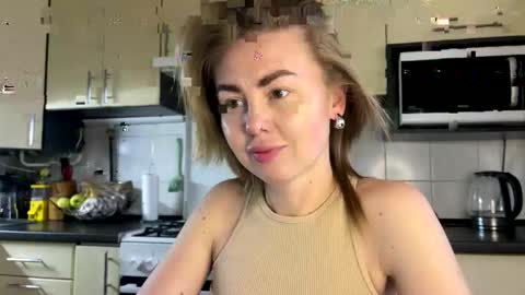 Snapshot of martaluna_ chatting on May 2026 04:02:01 PM Marta online show from May 2026 04:02:01 PM
