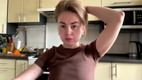 Snapshot of martaluna_ chatting on May 2026 10:32:02 AM Marta online show from May 2026 10:32:02 AM