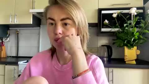 Snapshot of martaluna_ chatting on May 2026 08:55:02 AM Marta online show from May 2026 08:55:02 AM