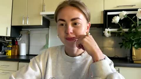 Snapshot of martaluna_ chatting on May 2026 10:35:01 AM Marta online show from May 2026 10:35:01 AM