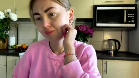Snapshot of martaluna_ chatting on May 2026 01:07:02 PM Marta online show from May 2026 01:07:02 PM