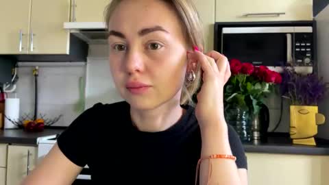 Snapshot of martaluna_ chatting on June 2026 10:06:02 AM Marta online show from June 2026 10:06:02 AM