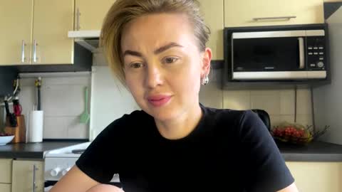 Snapshot of martaluna_ chatting on June 2026 10:53:02 AM Marta online show from June 2026 10:53:02 AM