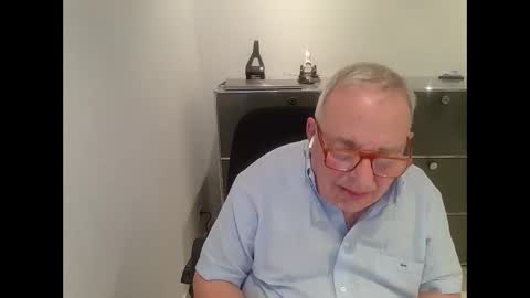 Snapshot of martin_1947 chatting on December 2024 10:44:02 PM martin_1947 online show from December 2024 10:44:02 PM
