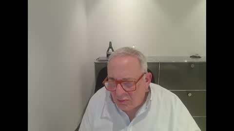 Snapshot of martin_1947 chatting on January 2025 08:28:02 PM martin_1947 online show from January 2025 08:28:02 PM