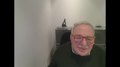 Snapshot of martin_1947 chatting on January 2025 06:07:01 PM martin_1947 online show from January 2025 06:07:01 PM