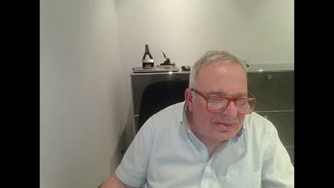 Snapshot of martin_1947 chatting on February 2025 11:14:02 PM martin_1947 online show from February 2025 11:14:02 PM