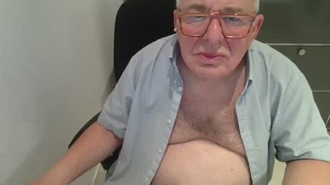 martin_1947 online show from October 2025 08:03:02 PM