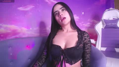 Snapshot of martina_009 chatting on October 2025 07:33:02 PM Martina online show from October 2025 07:33:02 PM