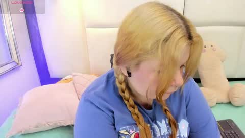 Martina  online show from May 2026 04:04:02 PM