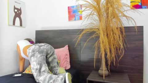 martina mIIler online show from February 2025 12:40:01 PM