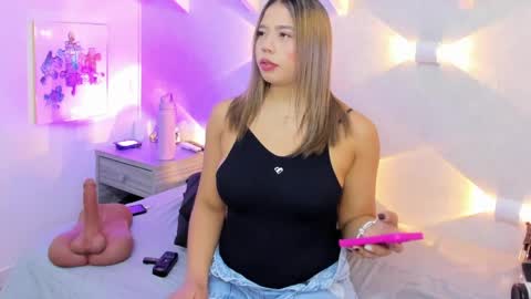 martina mIIler online show from April 2026 11:59:02 AM