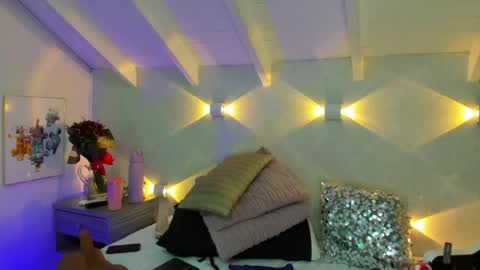 martina mIIler online show from May 2026 01:06:02 PM