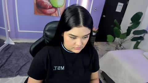Snapshot of martina_saenz1 chatting on November 2025 06:24:02 PM Martina online show from November 2025 06:24:02 PM