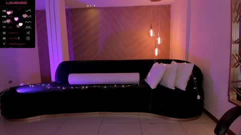 Martinna Bonnet online show from December 2024 01:32:02 PM