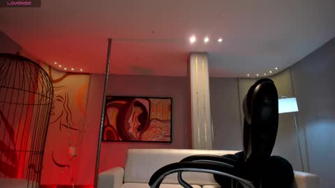 Martinna Bonnet online show from February 2025 10:29:01 AM