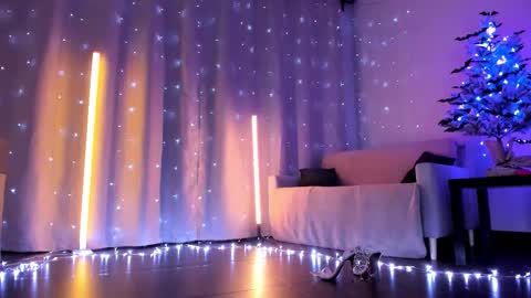 Julia online show from November 2025 10:53:02 PM