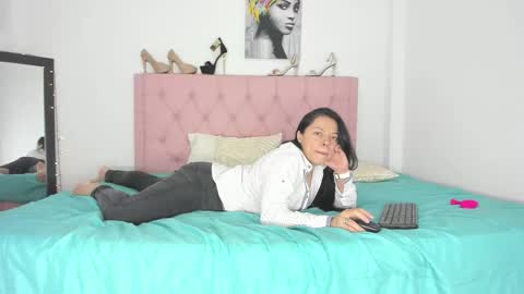 Krystamarale online show from December 2025 11:32:02 PM