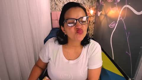 Marylin online show from March 2025 07:49:01 PM