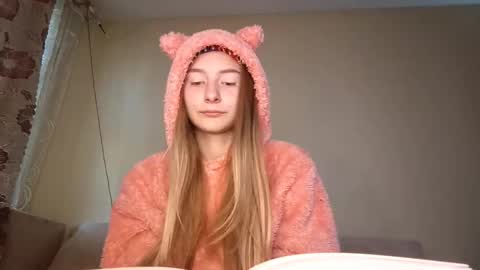 Snapshot of marylynreifsnider chatting on September 2025 07:08:01 AM Hi My name is Elina Im 18 years old. online show from September 2025 07:08:01 AM
