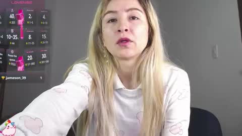 Snapshot of marylyrose chatting on October 2025 05:46:02 PM maryly rose online show from October 2025 05:46:02 PM