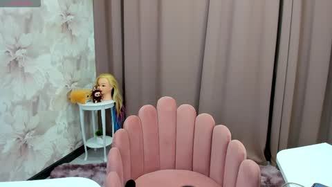 Luucy UTC1 Mon Tue Wed Thu Fri 0500-1130 online show from October 2025 04:00:02 AM