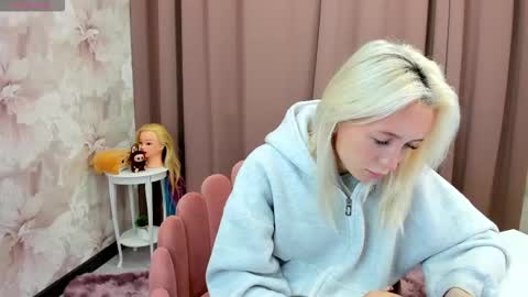 Luucy UTC1 Mon Tue Wed Thu Fri 0500-1130 online show from October 2025 02:56:01 AM